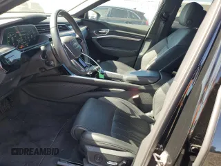2023 Audi e-tron Chronos z VIN WA1VABGE3PB013236, wystawiony jako Copart lot #57913445 z przebiegiem 9 501 mil mil oraz Szkoda całkowita • Salvage title. Historia ofert i sprzedaży dostępna na DreamBid. Obrazek 7.