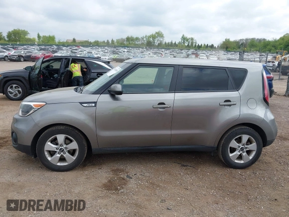2019 Kia Soul z VIN KNDJN2A28K7662646, wystawiony jako IAAI lot #42246288 z przebiegiem 62 825 mil mil oraz . Historia ofert i sprzedaży dostępna na DreamBid. Obrazek 14.