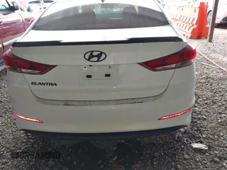 2017 Hyundai Elantra SE z VIN 5NPD84LF7HH181890, wystawiony jako IAAI lot #41823659 z przebiegiem 64 787 mil mil oraz . Historia ofert i sprzedaży dostępna na DreamBid. Obrazek 16.