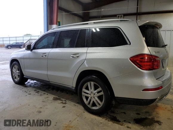 2013 Mercedes-Benz GL 450 z VIN 4JGDF7CE5DA249552, wystawiony jako Copart lot #52590995 z przebiegiem 128 518 mil mil oraz Szkoda całkowita • Salvage title. Historia ofert i sprzedaży dostępna na DreamBid. Obrazek 2.