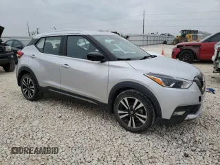 2020 Nissan Kicks SR z VIN 3N1CP5DV1LL536123, wystawiony jako Copart lot #50625385 z przebiegiem 53 992 mil mil oraz Czysty tytuł • Clean title. Historia ofert i sprzedaży dostępna na DreamBid. Obrazek 4.