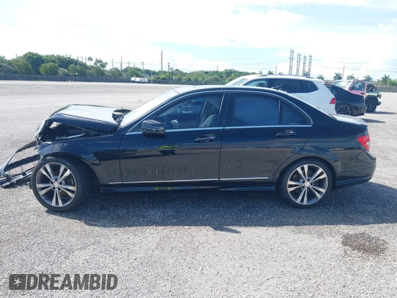 2014 Mercedes-Benz C 250 Sport с VIN WDDGF4HB1ER306501, выставлен на аукционе IAAI как лот 42261939 с пробегом 69 729 миль миль и . История ставок и продаж доступна на DreamBid. Изображение 15.