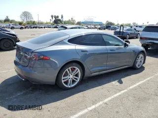 2014 Tesla Model S 60 z VIN 5YJSA1H17EFP36595, wystawiony jako Copart lot #53705035 z przebiegiem 148 254 mil mil oraz Szkoda całkowita • Salvage title. Historia ofert i sprzedaży dostępna na DreamBid. Obrazek 3.