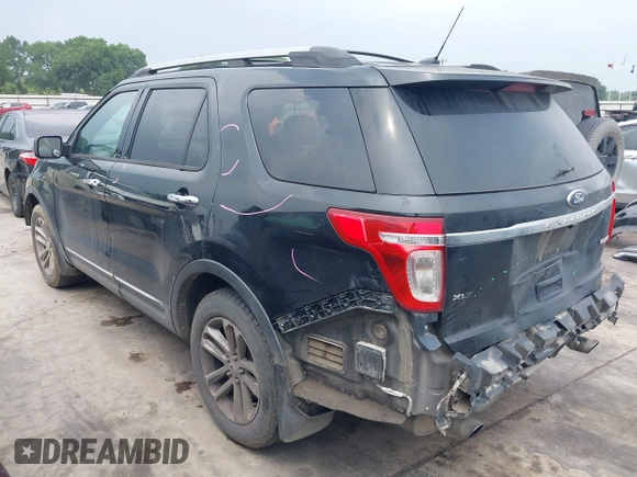 2013 Ford Explorer XLT z VIN 1FM5K7D90DGA55381, wystawiony jako IAAI lot #42194078 z przebiegiem 200 714 mil mil oraz . Historia ofert i sprzedaży dostępna na DreamBid. Obrazek 3.