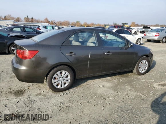 2010 Kia Forte EX z VIN KNAFU4A29A5144394, wystawiony jako Copart lot #82932164 z przebiegiem 114 510 mil mil oraz Czysty tytuł • Clean title. Historia ofert i sprzedaży dostępna na DreamBid. Obrazek 3.