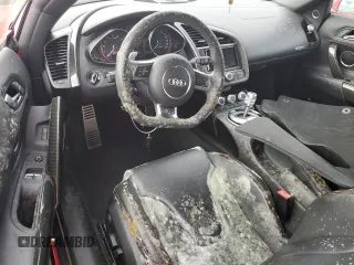 2014 Audi R8 z VIN WUAVNAFG9EN000206, wystawiony jako Copart lot #76712994 z przebiegiem Nie podano mil oraz Nie do naprawy • Non repairable. Historia ofert i sprzedaży dostępna na DreamBid. Obrazek 8.