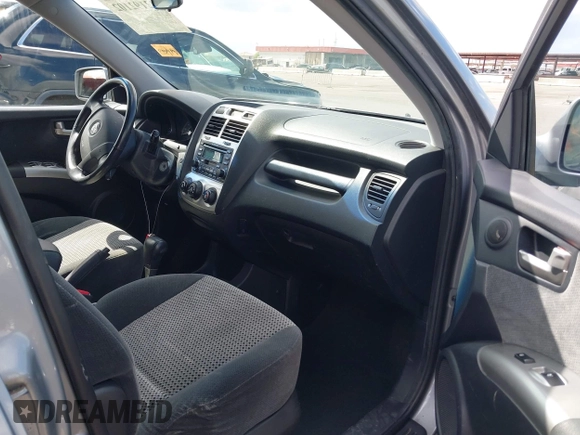 2005 Kia Sportage LX with VIN KNDJE723257122055, listed as a IAAI auction lot 42192102 with 167,726 mi miles and . Bid and sale history available at carsss.com. Image 5.