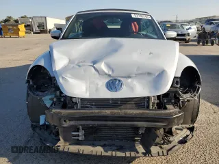 2018 Volkswagen Beetle S z VIN 3VW5DAAT8JM517356, wystawiony jako Copart lot #52709705 z przebiegiem 36 437 mil mil oraz Szkoda całkowita • Salvage title. Historia ofert i sprzedaży dostępna na DreamBid. Obrazek 5.
