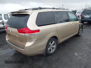 2011 Toyota Sienna LE AAS with VIN 5TDKK3DCXBS096325, listed as a IAAI auction lot 40997772 with 192,742 mi miles. Bid and sale history available at carsss.com. Image 4.