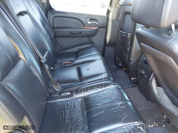 2009 Chevrolet Suburban LT w/1LT with VIN 1GNFK26309R273831, listed as a IAAI auction lot 41766177 with 999,999 mi miles. Bid and sale history available at carsss.com. Image 8.