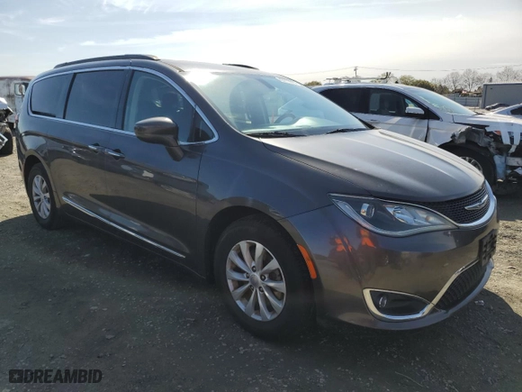 2017 Chrysler Pacifica Touring-L with VIN 2C4RC1BG4HR627266, listed as a Copart auction lot 49711615 with 163,877 mi miles and Clean Title. Bid and sale history available at carsss.com. Image 4.