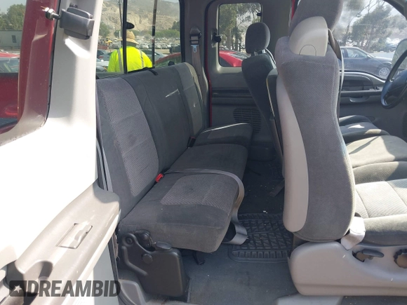 2003 Ford F-250 XL with VIN 1FTNX21SX3EA27162, listed as a IAAI auction lot 42532244 with 111,388 mi miles and . Bid and sale history available at DreamBid. Image 8.