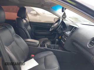 2010 Nissan Maxima S z VIN 1N4AA5AP6AC816937, wystawiony jako IAAI lot #41937480 z przebiegiem 168 619 mil mil oraz . Historia ofert i sprzedaży dostępna na DreamBid. Obrazek 5.