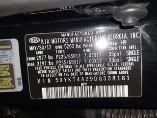2013 Kia Sorento LX with VIN 5XYKT4A29DG338181, listed as a IAAI auction lot 41686858 with 147,629 mi miles. Bid and sale history available at carsss.com. Image 9.