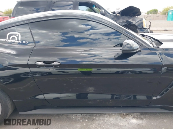 2017 Ford Mustang GT z VIN 1FA6P8CF7H5266205, wystawiony jako IAAI lot #42207939 z przebiegiem 63 886 mil mil oraz . Historia ofert i sprzedaży dostępna na DreamBid. Obrazek 14.