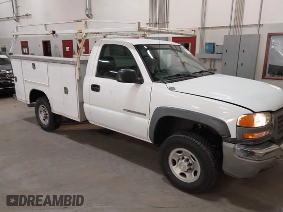 2004 GMC Sierra 1500 with VIN 1GDHC24U94E215240, listed as a IAAI auction lot 41332466 with 104,000 mi miles and . Bid and sale history available at DreamBid. Image 1.