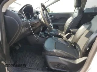 2018 Jeep Compass Latitude z VIN 3C4NJDBB3JT326243, wystawiony jako Copart lot #60688755 z przebiegiem 55 432 mil mil oraz Szkoda całkowita • Salvage title. Historia ofert i sprzedaży dostępna na DreamBid. Obrazek 7.