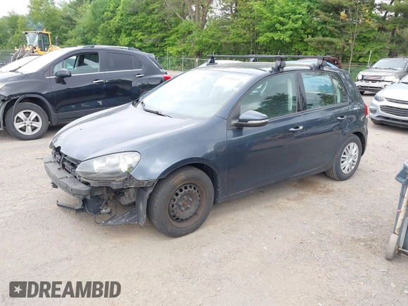 2013 Volkswagen Golf z VIN WVWDA7AJ6DW119673, wystawiony jako IAAI lot #42298935 z przebiegiem 165 674 mil mil oraz . Historia ofert i sprzedaży dostępna na DreamBid. Obrazek 2.