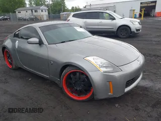 2005 Nissan 350Z 35th Anniversary Edition z VIN JN1AZ34D35M609482, wystawiony jako IAAI lot #42364601 z przebiegiem 65 161 mil mil oraz . Historia ofert i sprzedaży dostępna na DreamBid. Obrazek 1.