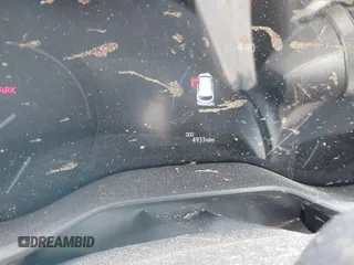 2025 Toyota Sienna LE z VIN 5TDKRKEC8SS245934, wystawiony jako IAAI lot #42274195 z przebiegiem 4 933 mil mil oraz . Historia ofert i sprzedaży dostępna na DreamBid. Obrazek 7.