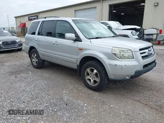 2008 Honda Pilot SE with VIN 5FNYF28338B022776, listed as a IAAI auction lot 42176122 with 180,049 mi miles and . Bid and sale history available at carsss.com. Image 1.