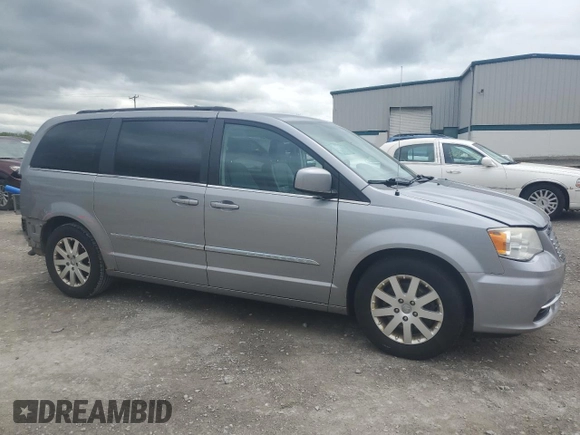 2013 Chrysler Town & Country Touring with VIN 2C4RC1BGXDR547903, listed as a Copart auction lot 56674585 with 140,214 mi miles and Salvage Title. Bid and sale history available at DreamBid. Image 4.