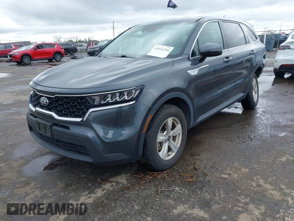 2021 Kia Sorento LX z VIN 5XYRGDLC7MG043279, wystawiony jako IAAI lot #41814356 z przebiegiem 97 094 mil mil oraz . Historia ofert i sprzedaży dostępna na DreamBid. Obrazek 2.