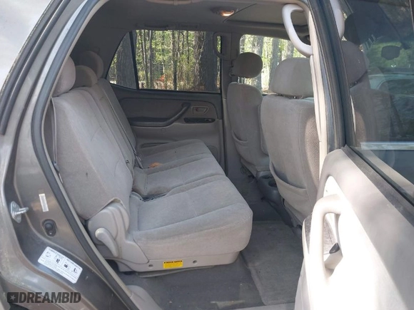 2004 Toyota Sequoia SR5 with VIN 5TDZT34A14S234332, listed as a IAAI auction lot 42044105 with 218,575 mi miles. Bid and sale history available at carsss.com. Image 8.