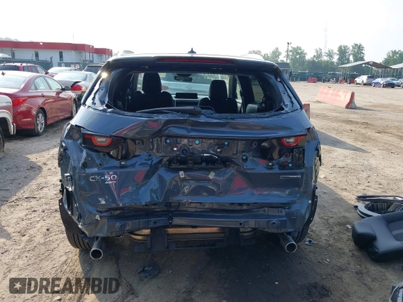 2024 Mazda CX-50 S Premium z VIN 7MMVABDM7RN231991, wystawiony jako IAAI lot #42481427 z przebiegiem 7 843 mil mil oraz . Historia ofert i sprzedaży dostępna na DreamBid. Obrazek 17.