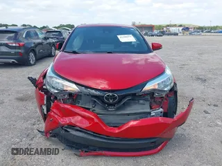 2022 Toyota C-HR XLE z VIN NMTKHMBX4NR141627, wystawiony jako IAAI lot #42108475 z przebiegiem 49 564 mil mil oraz . Historia ofert i sprzedaży dostępna na DreamBid. Obrazek 12.
