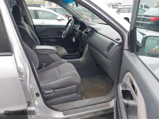 2005 Honda Pilot LX with VIN 2HKYF18105H556470, listed as a IAAI auction lot 42094372 with 266,089 mi miles. Bid and sale history available at carsss.com. Image 5.