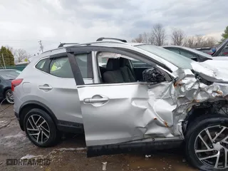 2017 Nissan Rogue Sport SL with VIN JN1BJ1CR9HW132076, listed as a IAAI auction lot 41902108 with 144,913 mi miles. Bid and sale history available at carsss.com. Image 13.