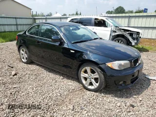 2013 BMW 1 Series 128i z VIN WBAUP9C51DVS95415, wystawiony jako Copart lot #65055485 z przebiegiem 88 907 mil mil oraz Czysty tytuł • Clean title. Historia ofert i sprzedaży dostępna na DreamBid. Obrazek 4.