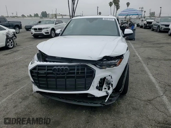 2024 Audi Q5 Premium Plus with VIN WA1BBAFY9R2147404, listed as a Copart auction lot 60261915 with 3,201 mi miles and Salvage title. Bid and sale history available at DreamBid. Image 14.