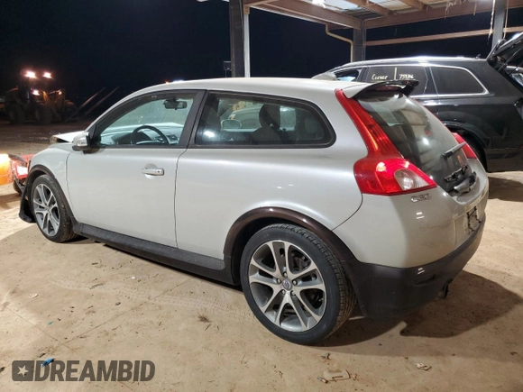 2008 Volvo C30 Version 1.0 z VIN YV1MK672882062861, wystawiony jako Copart lot #43579615 z przebiegiem 160 011 mil mil oraz Szkody całkowita. Historia ofert i sprzedaży dostępna na DreamBid. Obrazek 2.
