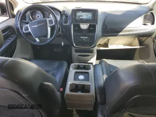 2011 Chrysler Town & Country Touring L z VIN 2A4RR8DG6BR702751, wystawiony jako Copart lot #58541045 z przebiegiem 170 144 mil mil oraz Szkoda całkowita • Salvage title. Historia ofert i sprzedaży dostępna na DreamBid. Obrazek 8.