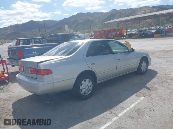 2000 Toyota Camry CE with VIN 4T1BG22K9YU701196, listed as a IAAI auction lot 41912529 with 208,026 mi miles. Bid and sale history available at carsss.com. Image 4.