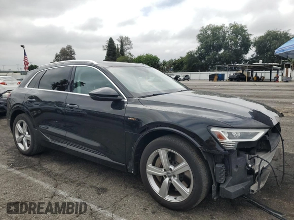 2019 Audi e-tron Premium Plus с VIN WA1LABGE4KB021801, выставлен на аукционе Copart как лот 59353315 с пробегом 59 215 миль миль и Списание • Salvage title. История ставок и продаж доступна на DreamBid. Изображение 4.