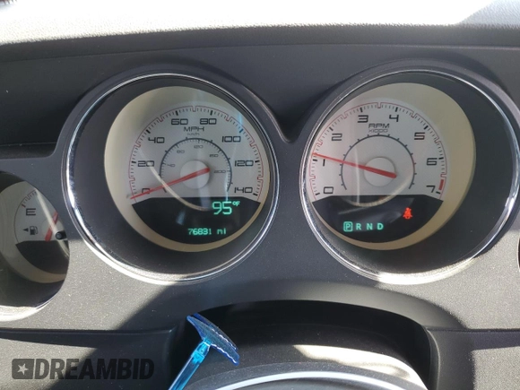 2013 Dodge Challenger SXT z VIN 2C3CDYAG5DH695223, wystawiony jako Copart lot #57690455 z przebiegiem 76 831 mil mil oraz Szkoda całkowita • Salvage title. Historia ofert i sprzedaży dostępna na DreamBid. Obrazek 9.