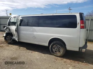 2006 GMC Savana with VIN 1GJHG39U361217804, listed as a Copart auction lot 46652945 with 151,766 mi miles and Salvage Title. Bid and sale history available at carsss.com. Image 2.