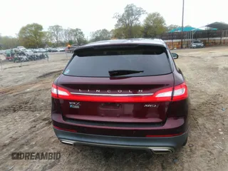2017 Lincoln MKX Reserve z VIN 2LMPJ8LR3HBL26227, wystawiony jako IAAI lot #41921086 z przebiegiem 131 815 mil mil oraz . Historia ofert i sprzedaży dostępna na DreamBid. Obrazek 16.