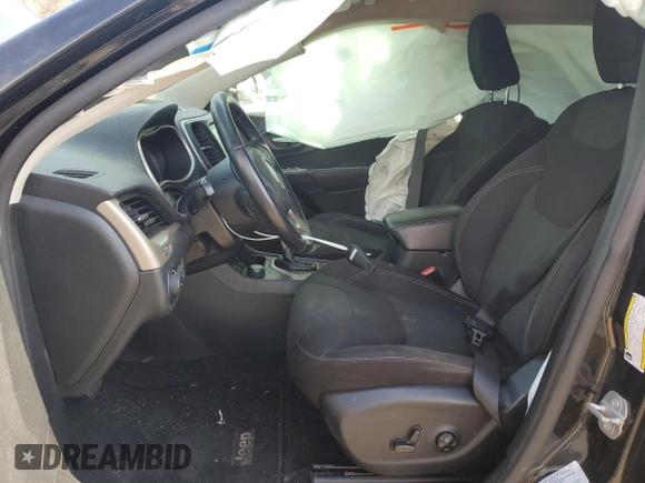 2016 Jeep Cherokee Altitude z VIN 1C4PJMCB2GW226239, wystawiony jako Copart lot #49148514 z przebiegiem 167 098 mil mil oraz Szkoda całkowita • Salvage title. Historia ofert i sprzedaży dostępna na DreamBid. Obrazek 7.