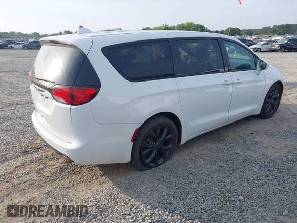 2018 Chrysler Pacifica Touring Plus with VIN 2C4RC1FG5JR235381, listed as a IAAI auction lot 42096588 with 91,998 mi miles and . Bid and sale history available at DreamBid. Image 4.