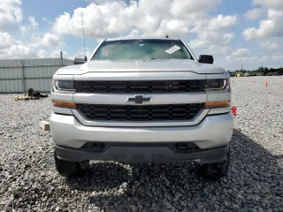 2018 Chevrolet Silverado 1500 Custom with VIN 3GCPCPEC6JG621418, listed as a Copart auction lot 55783255 with 140,264 mi miles and Salvage Title. Bid and sale history available at DreamBid. Image 5.