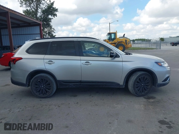 2020 Mitsubishi Outlander ES z VIN JA4AZ3A37LZ042888, wystawiony jako IAAI lot #41474954 z przebiegiem 98 616 mil mil oraz . Historia ofert i sprzedaży dostępna na DreamBid. Obrazek 13.