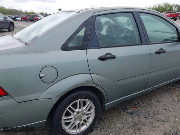 2005 Ford Focus S with VIN 1FAFP34NX5W189537, listed as a IAAI auction lot 41927896 with 1 mi miles. Bid and sale history available at carsss.com. Image 6.