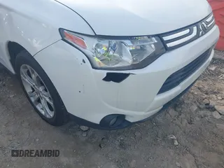 2014 Mitsubishi Outlander SE z VIN JA4AZ3A3XEZ012593, wystawiony jako IAAI lot #41750923 z przebiegiem 187 182 mil mil oraz . Historia ofert i sprzedaży dostępna na DreamBid. Obrazek 6.
