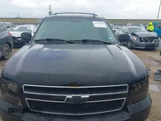 2007 Chevrolet Tahoe LTZ z VIN 1GNFK13047J377917, wystawiony jako IAAI lot #41910308 z przebiegiem 178 854 mil mil oraz . Historia ofert i sprzedaży dostępna na DreamBid. Obrazek 12.