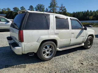 1999 Cadillac Escalade z VIN 1GYEK13R8XR411548, wystawiony jako Copart lot #75803424 z przebiegiem 277 712 mil mil oraz Szkody całkowita. Historia ofert i sprzedaży dostępna na DreamBid. Obrazek 3.