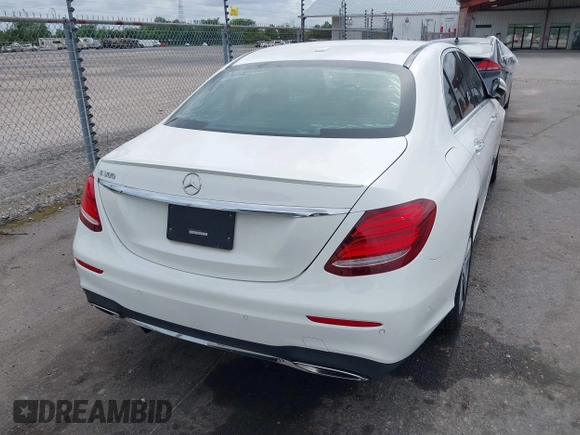 2018 Mercedes-Benz E 300 с VIN WDDZF4JB0JA316206, выставлен на аукционе IAAI как лот 42108861 с пробегом 115 777 миль миль и . История ставок и продаж доступна на DreamBid. Изображение 16.